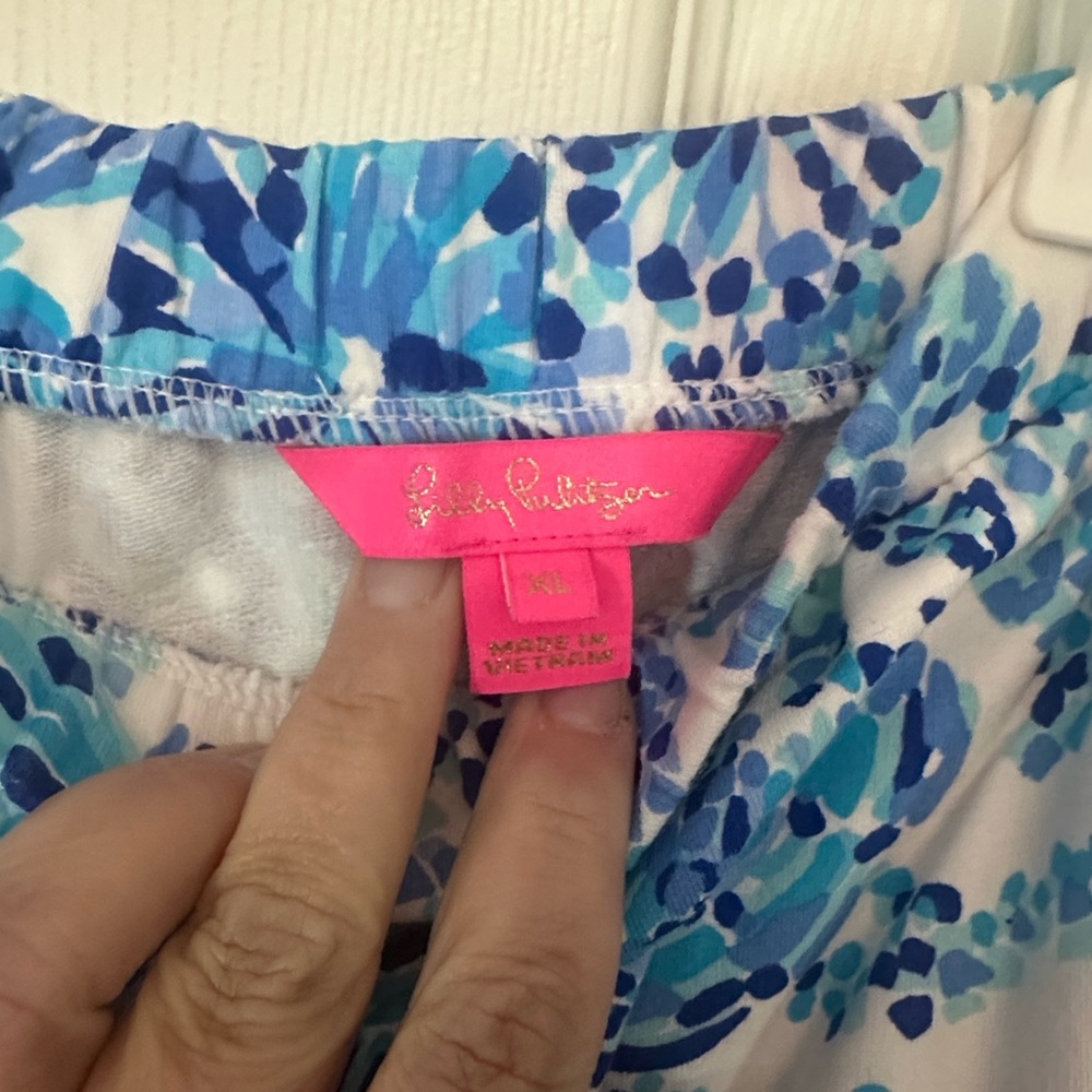 Lilly Pulitzer Jace Romper in “Shell Me You Love Me” pattern - Picture 3 of 8
